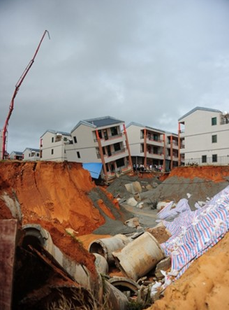 混凝土、民房傾斜