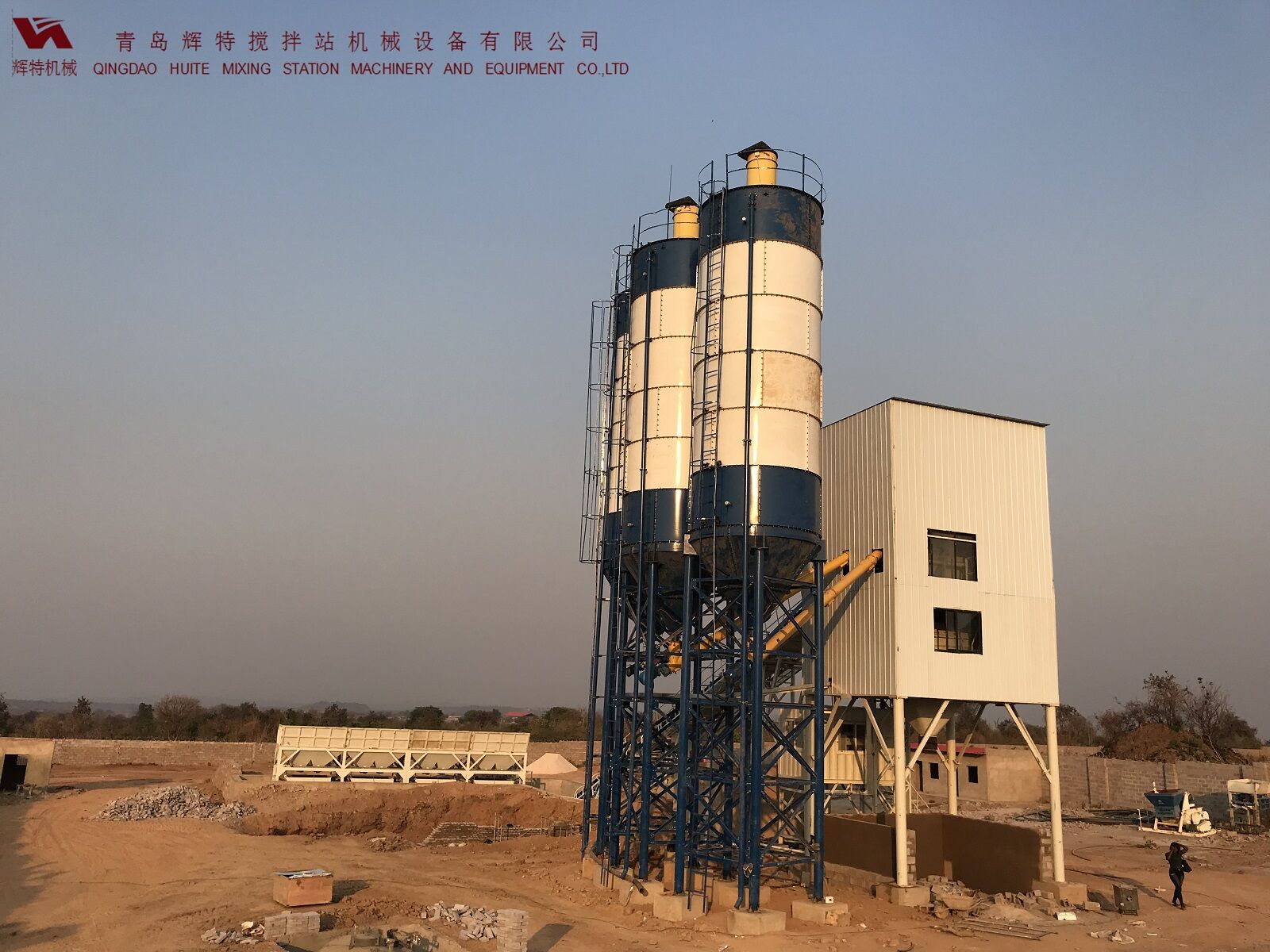 輝特混凝土攪拌站HZS120采用國內(nèi)外知名品牌，大大降低了設(shè)備故障率