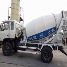 河南攪拌罐車生產(chǎn)廠家，億立實(shí)業(yè)4m3混凝土罐車專賣